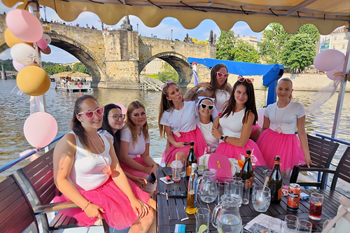 Rozlučka se svobodou na lodi